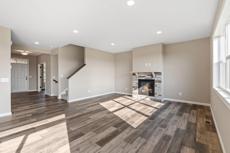 327 Otto Dr NW, Delano, MN 55328