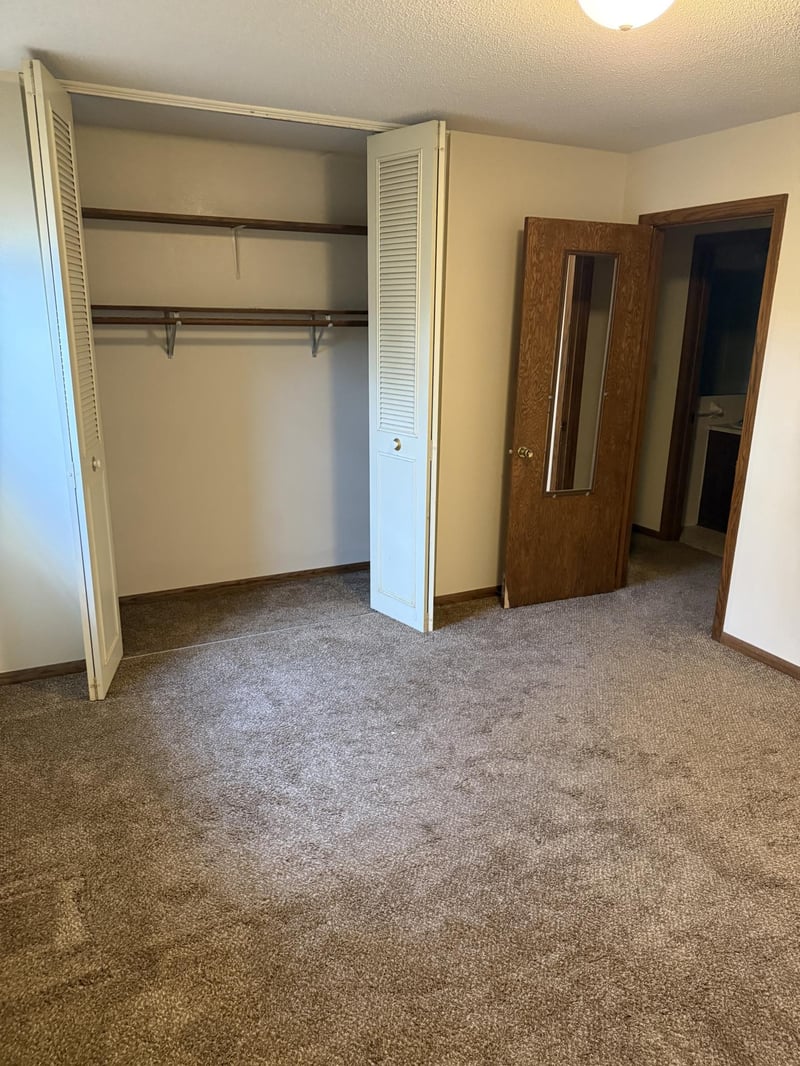 305 N Van Buren Ave, Springfield, MN 56087