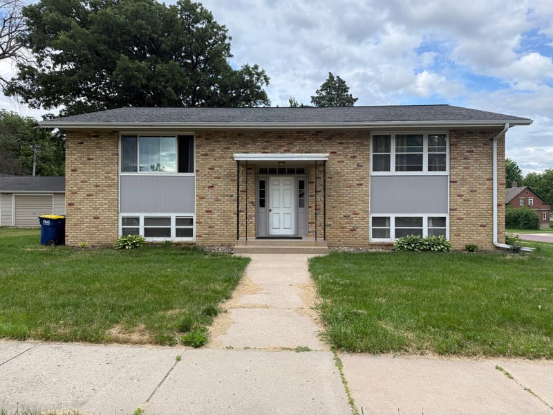 305 N Van Buren Ave, Springfield, MN 56087