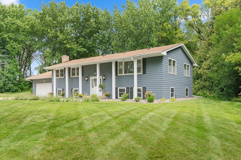 26250 Ipava Ave, Lakeville, MN 55044