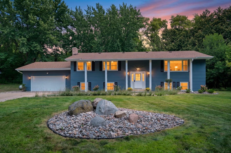 26250 Ipava Ave, Lakeville, MN 55044
