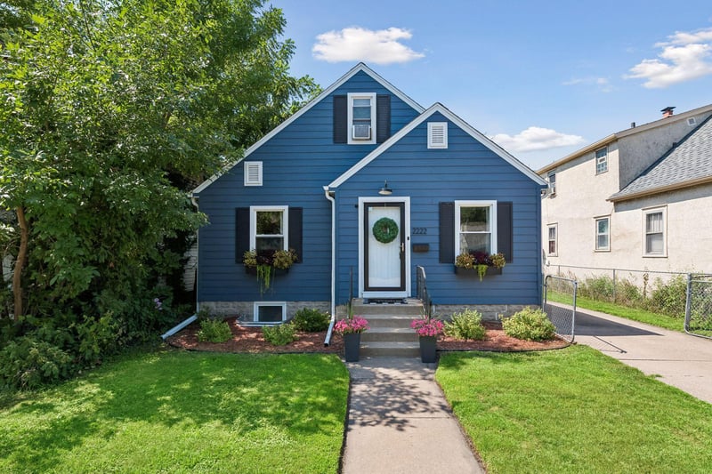 2222 University Ave NE, Minneapolis, MN 55418