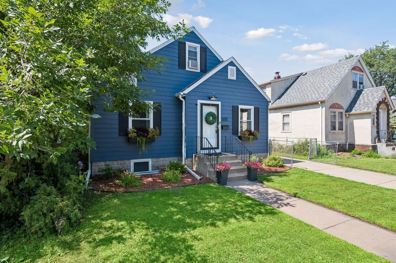 2222 University Ave NE, Minneapolis, MN 55418