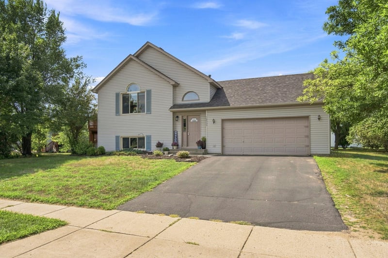 12555 Hillside Ln SE, Becker, MN 55308