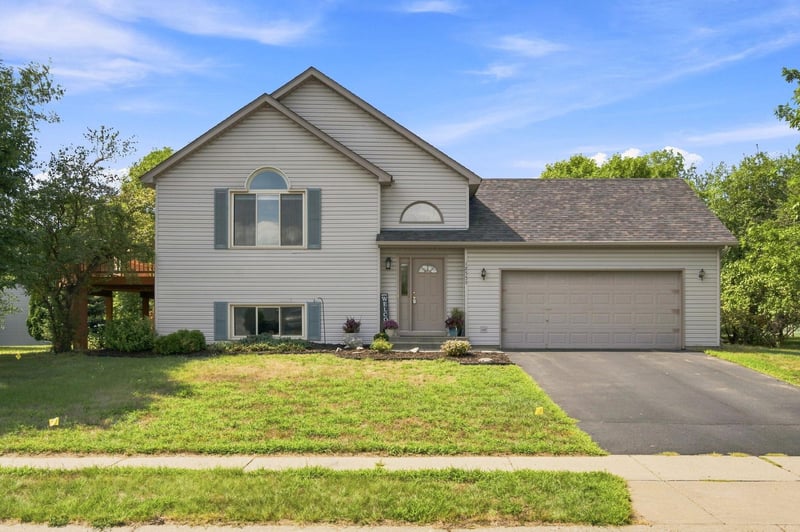 12555 Hillside Ln SE, Becker, MN 55308