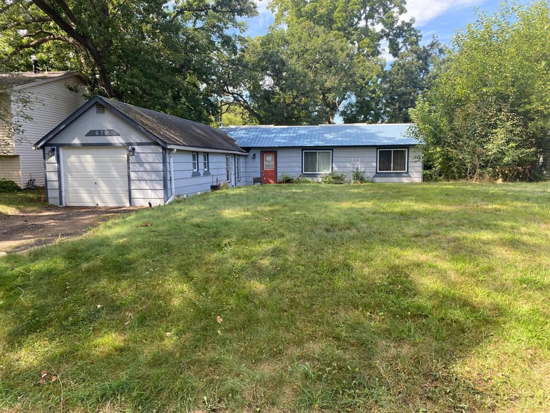 670 Goodwin Ave N, Oakdale, MN 55128
