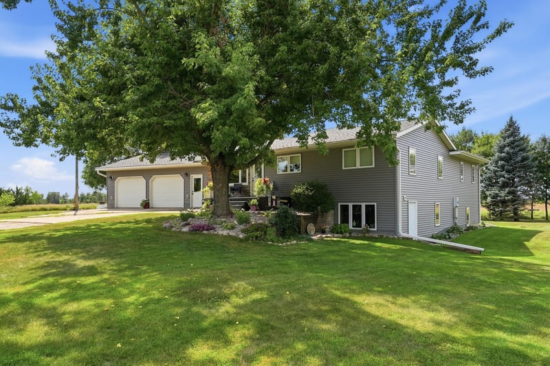 26280 115th St NE, Belgrade, MN 56312