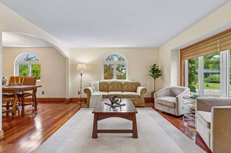 1836 Prior Ave N, Falcon Heights, MN 55113
