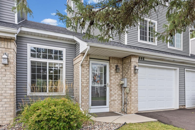 446 Mission Hills Way E, Chanhassen, MN 55317