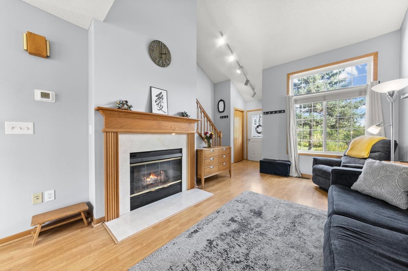 446 Mission Hills Way E, Chanhassen, MN 55317