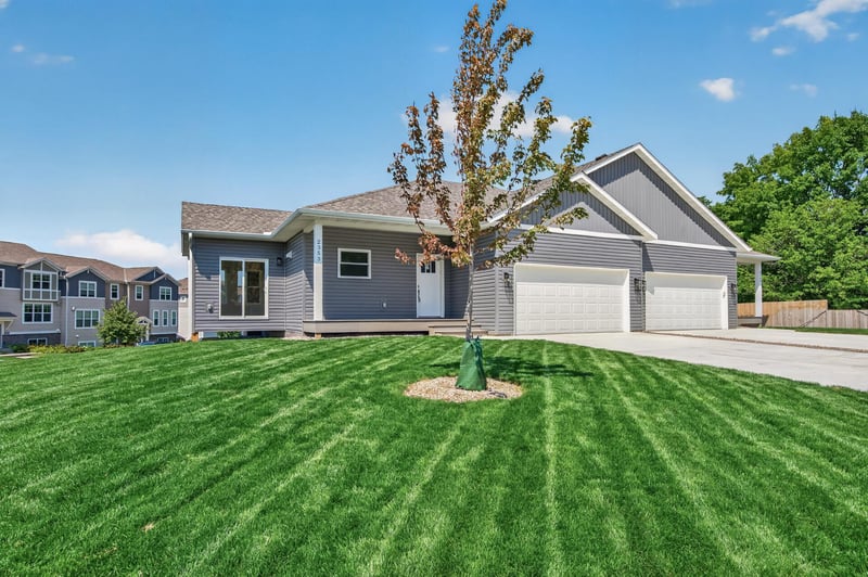 2353 7th Ave E, North Saint Paul, MN 55109