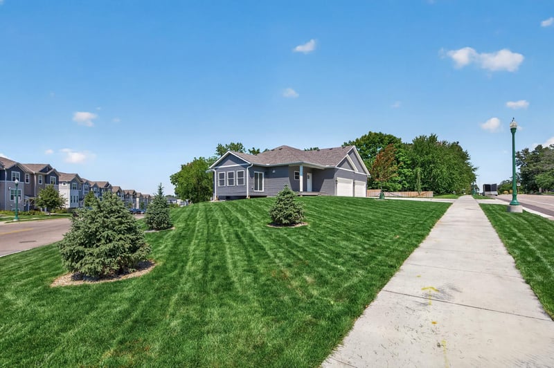 2353 7th Ave E, North Saint Paul, MN 55109