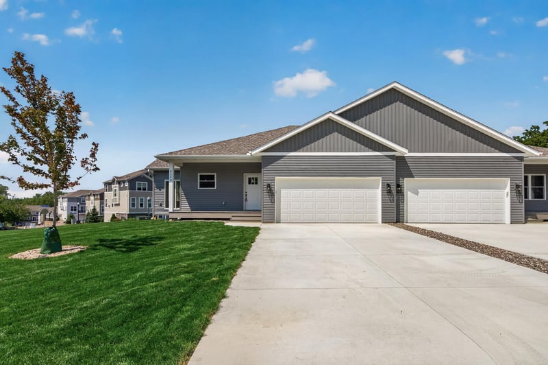 2353 7th Ave E, North Saint Paul, MN 55109