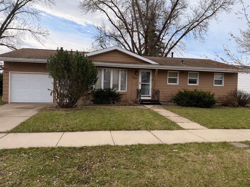 117 Southdale St SE, Sleepy Eye, MN 56085