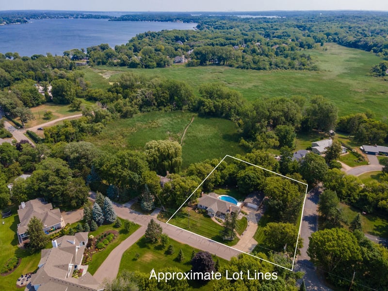5565 Howards Point Rd, Shorewood, MN 55331