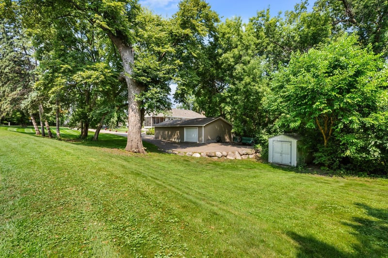 5565 Howards Point Rd, Shorewood, MN 55331
