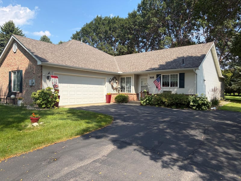 705 24th St SE, Willmar, MN 56201