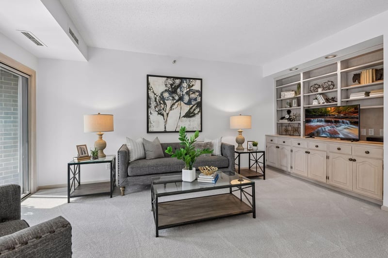 1235 Yale Pl #709, Minneapolis, MN 55403