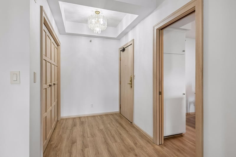 1235 Yale Pl #709, Minneapolis, MN 55403
