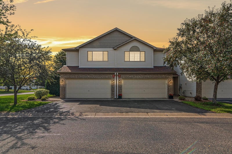 211 Stallion Ln, Lino Lakes, MN 55014