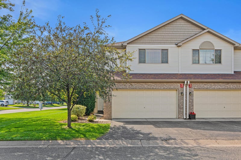 211 Stallion Ln, Lino Lakes, MN 55014