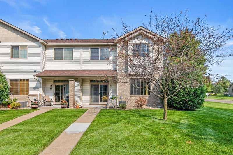 211 Stallion Ln, Lino Lakes, MN 55014