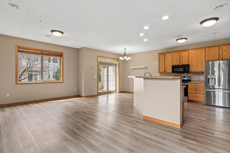 211 Stallion Ln, Lino Lakes, MN 55014