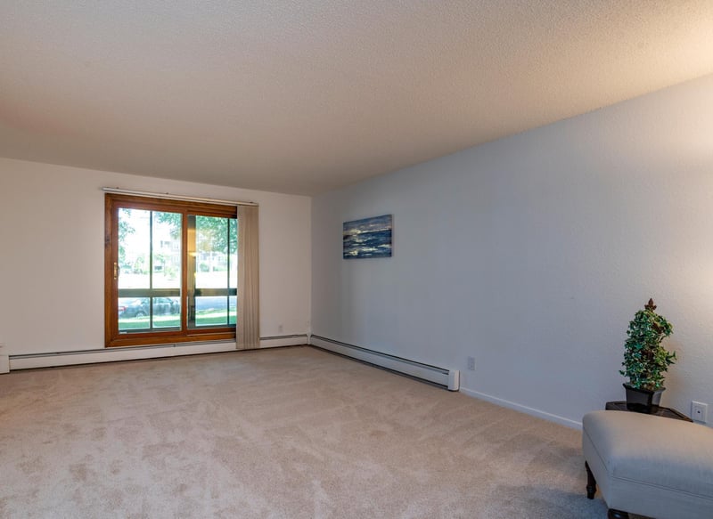 2670 Oxford St N #204, Roseville, MN 55113