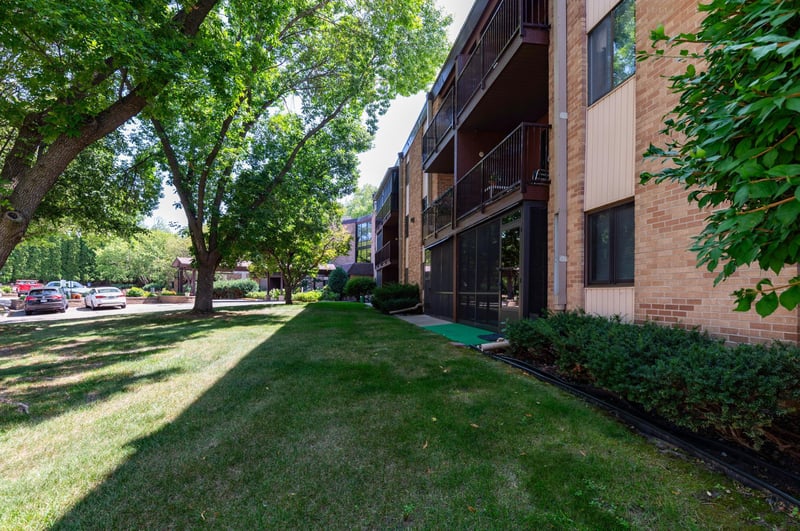 2670 Oxford St N #204, Roseville, MN 55113