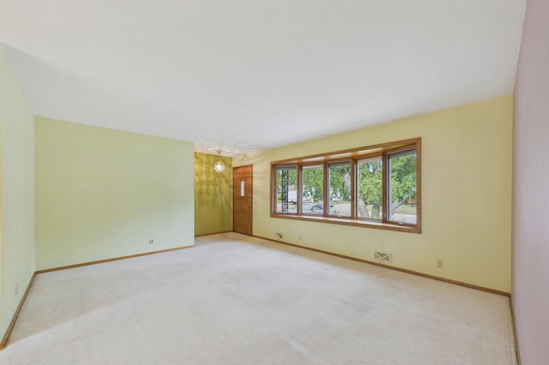 1761 Emerald Dr, New Brighton, MN 55112