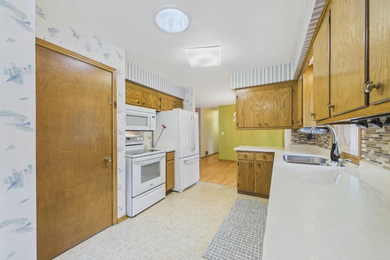 1761 Emerald Dr, New Brighton, MN 55112