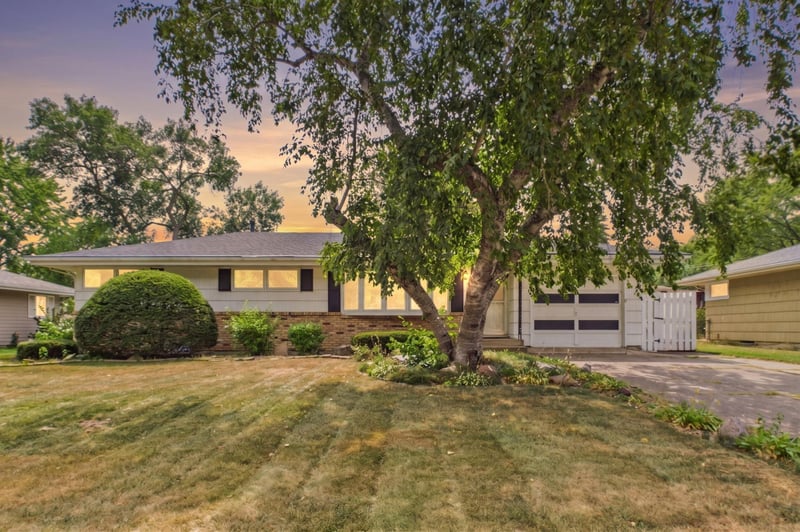 1761 Emerald Dr, New Brighton, MN 55112