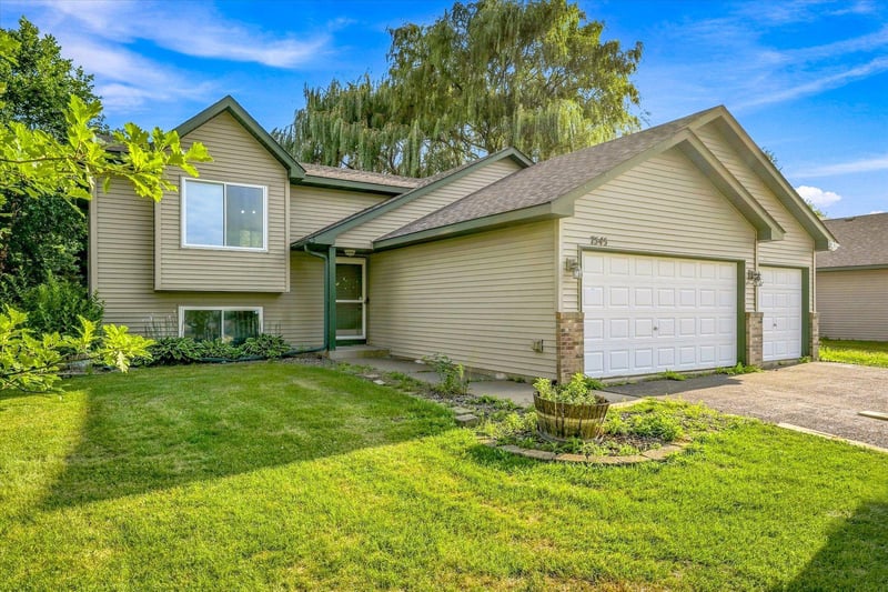 7545 385th St, North Branch, MN 55056