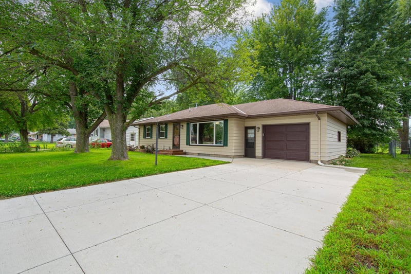2541 E Main St, Mankato, MN 56001