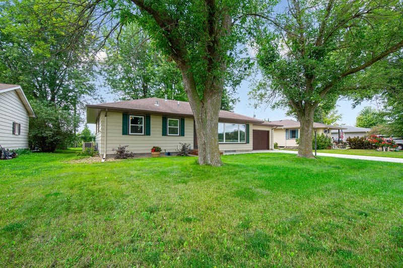 2541 E Main St, Mankato, MN 56001