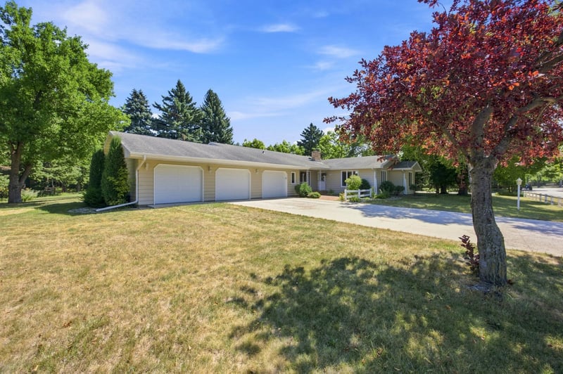 3206 Rivershore Dr S, Moorhead, MN 56560