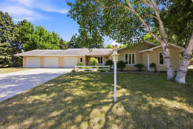 3206 Rivershore Dr S, Moorhead, MN 56560