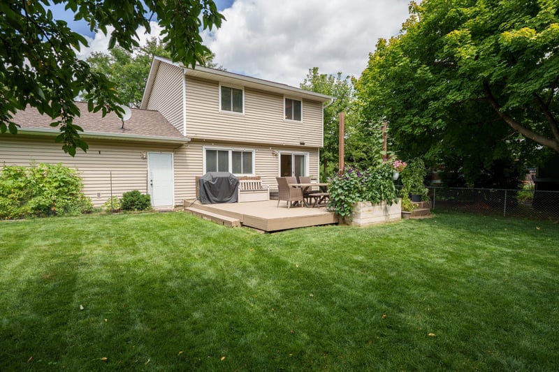 9067 75th St S, Cottage Grove, MN 55016