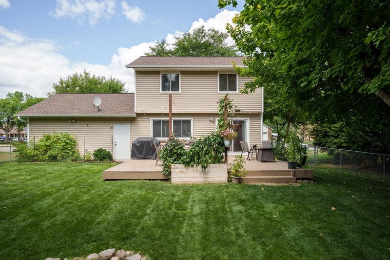 9067 75th St S, Cottage Grove, MN 55016