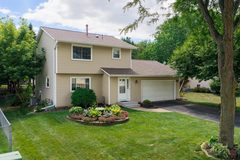 9067 75th St S, Cottage Grove, MN 55016