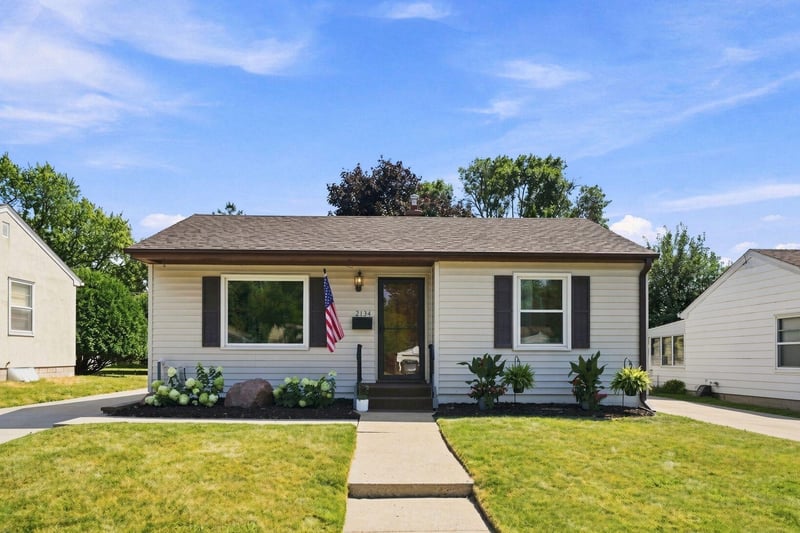 2134 4th St E, Saint Paul, MN 55119