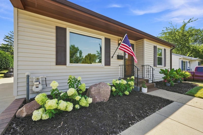 2134 4th St E, Saint Paul, MN 55119
