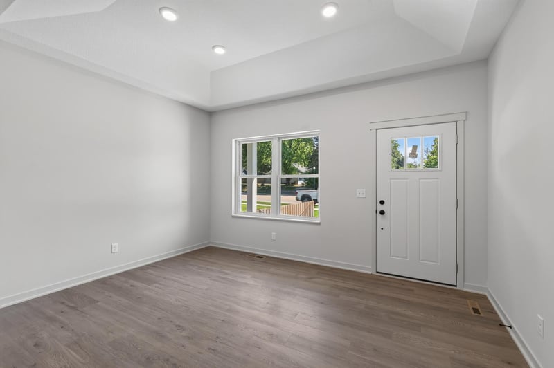 2357 7th Ave E, North Saint Paul, MN 55109