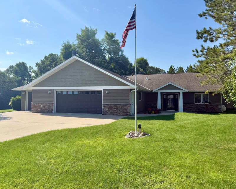 1847 Spruce Grove Trl, Detroit Lakes, MN 56501