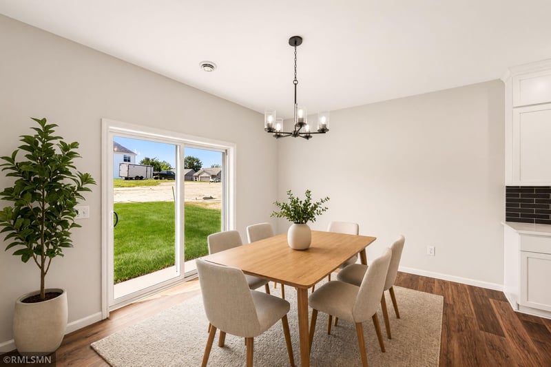 8982 Parkview Cir, Chisago City, MN 55013
