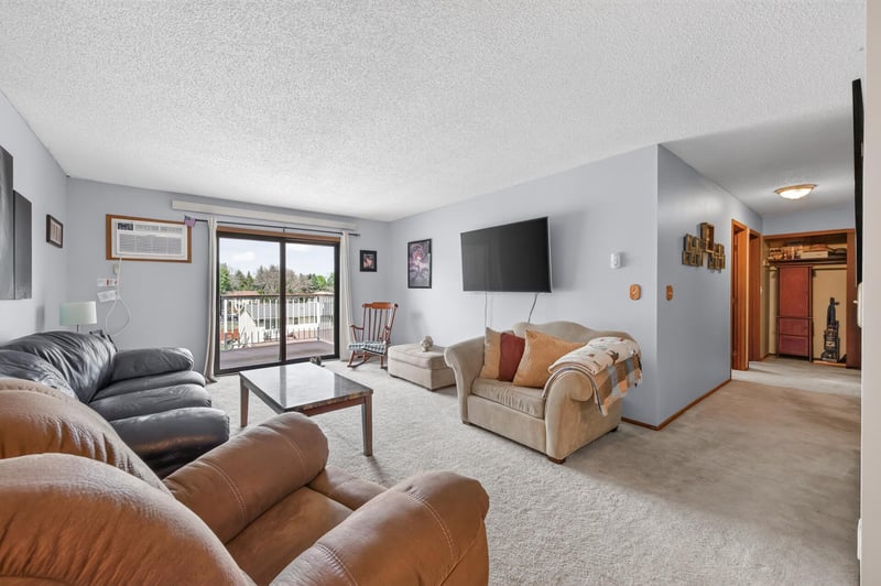 570 Whispering Ln #303, Hastings, MN 55033