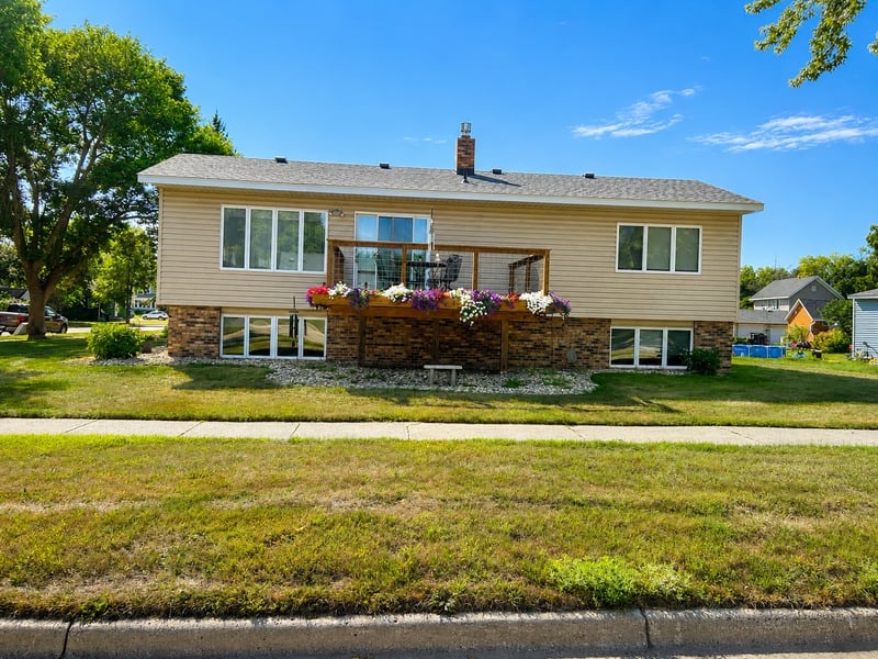 510 12th St, Windom, MN 56101