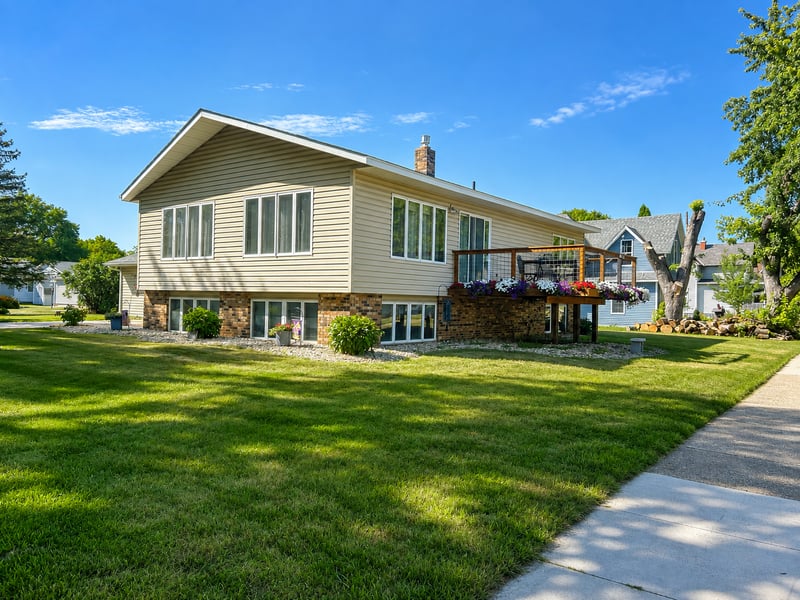 510 12th St, Windom, MN 56101