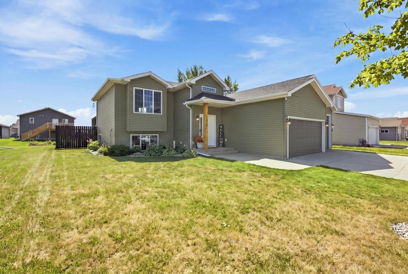 1829 43rd Ave S, Moorhead, MN 56560