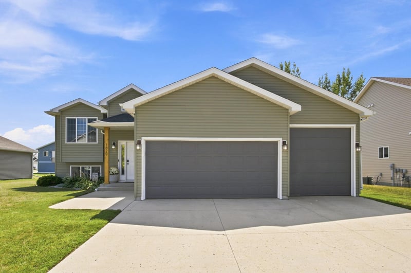1829 43rd Ave S, Moorhead, MN 56560